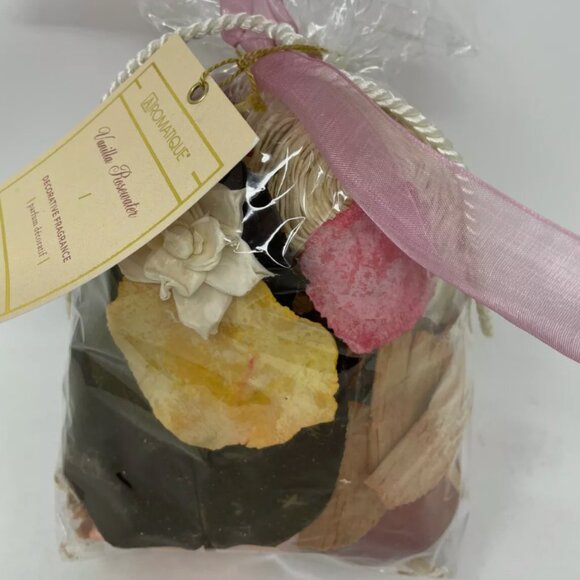 Aromatique Vanilla Rosewater Potpourri Decorative Fragrance 6.5oz Small Bag NEW - Picture 1 of 4